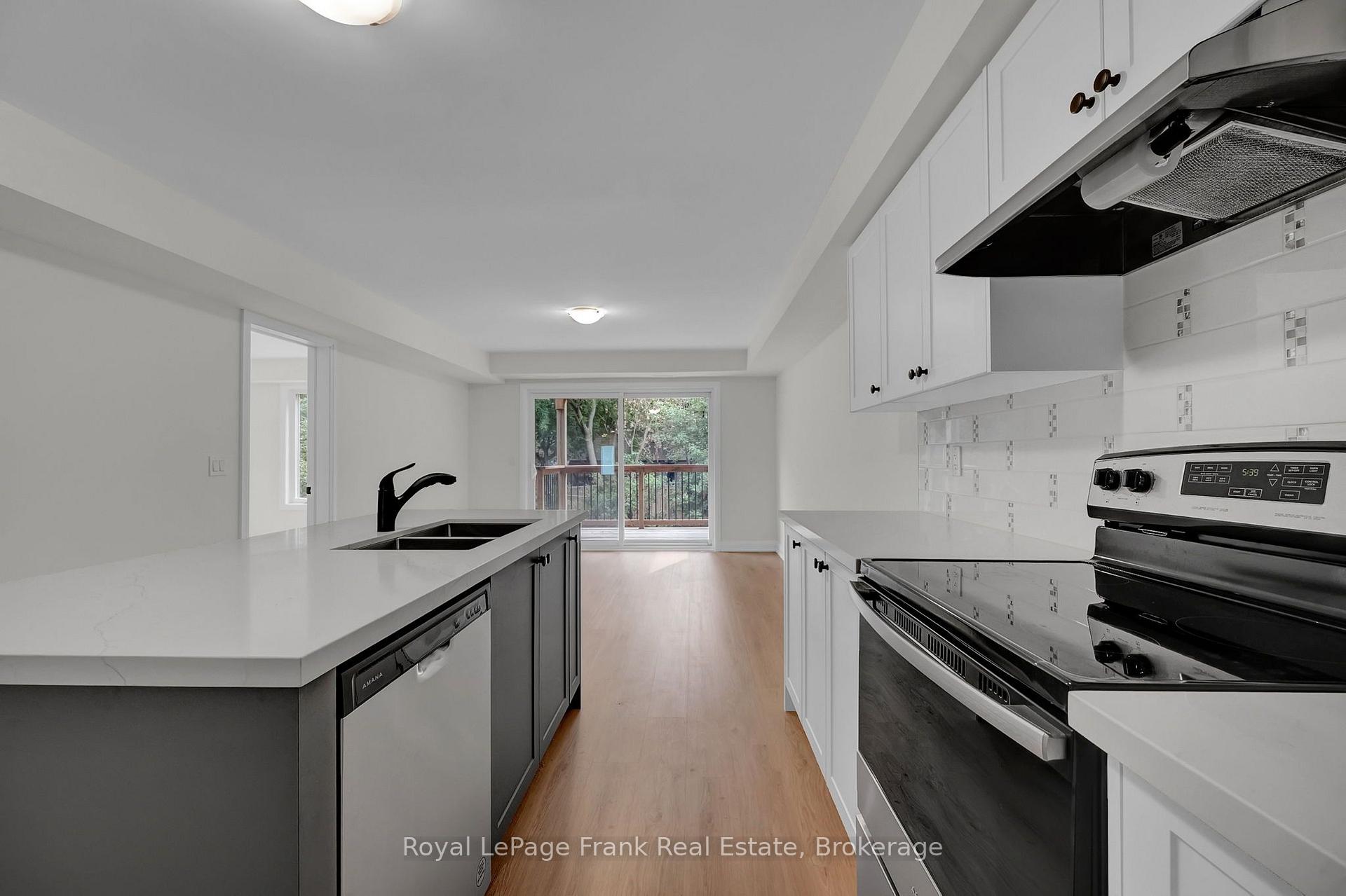 Photo 5 of 321 Anderson Avenue, Oshawa, McLaughlin — HOMEH