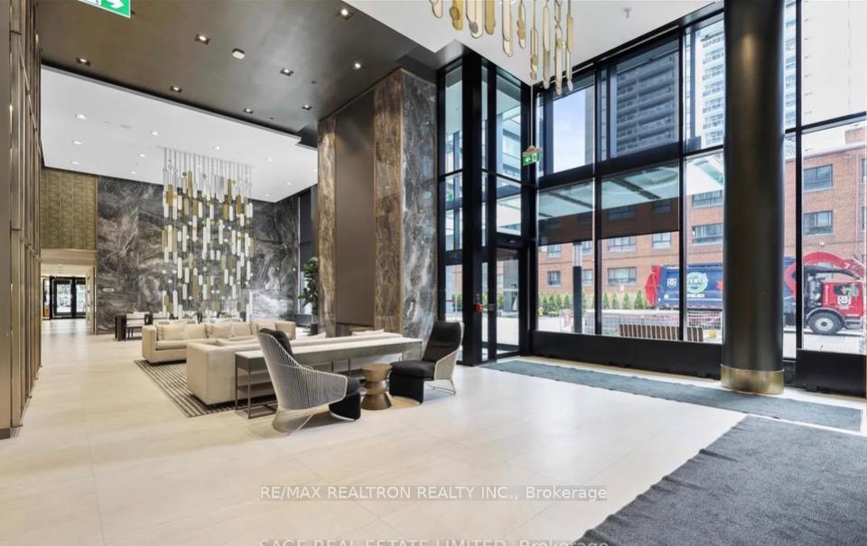 Photo 3 of Unit 1008, 117 Broadway Avenue, Toronto, Mount Pleasant West — HOMEH