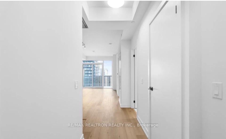 Photo 4 of Unit 1008, 117 Broadway Avenue, Toronto, Mount Pleasant West — HOMEH