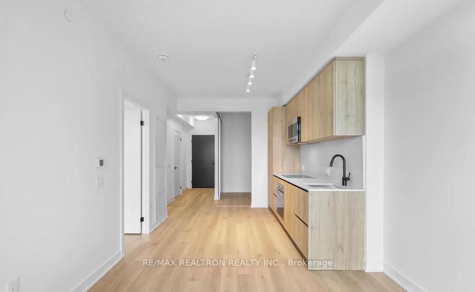 Photo 7 of Unit 1008, 117 Broadway Avenue, Toronto, Mount Pleasant West — HOMEH