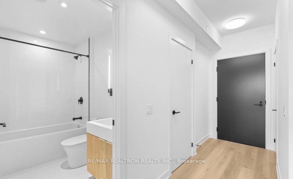 Photo 9 of Unit 1008, 117 Broadway Avenue, Toronto, Mount Pleasant West — HOMEH