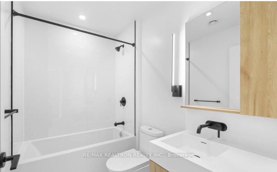 Photo 12 of Unit 1008, 117 Broadway Avenue, Toronto, Mount Pleasant West — HOMEH
