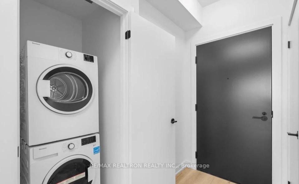 Photo 13 of Unit 1008, 117 Broadway Avenue, Toronto, Mount Pleasant West — HOMEH