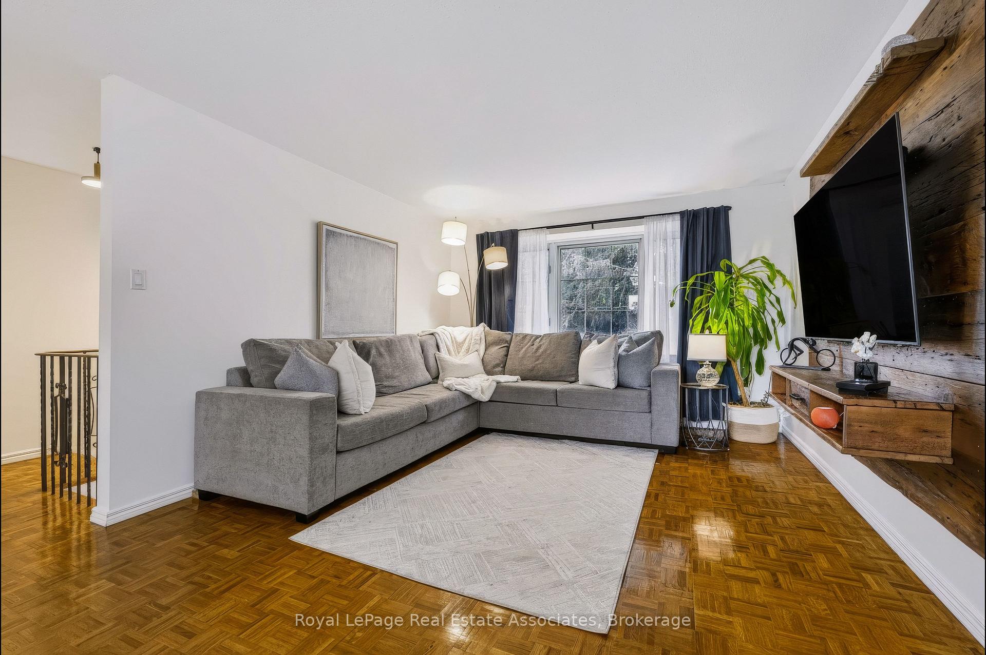 Photo 10 of 829 Willow Avenue, Milton, Dorset Park — HOMEH