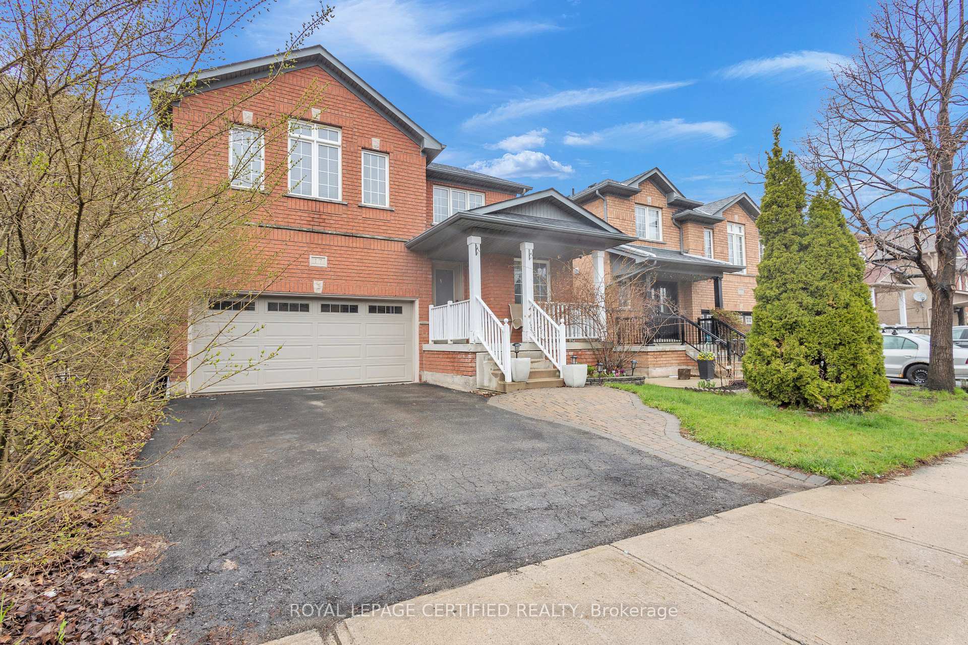 Photo 2 of 17 Chestermere Crescent, Brampton, Fletcher's Meadow — HOMEH
