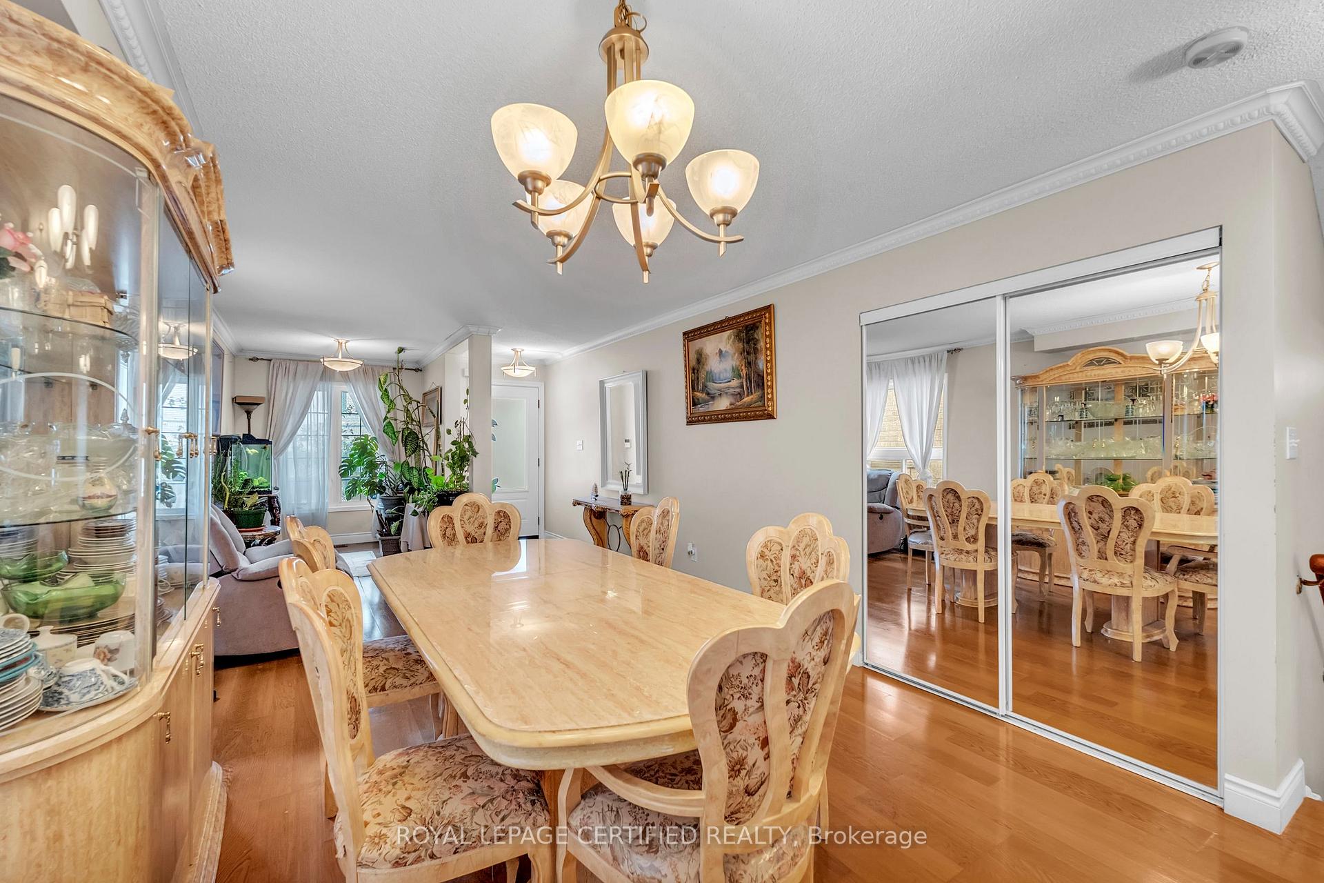 Photo 7 of 17 Chestermere Crescent, Brampton, Fletcher's Meadow — HOMEH