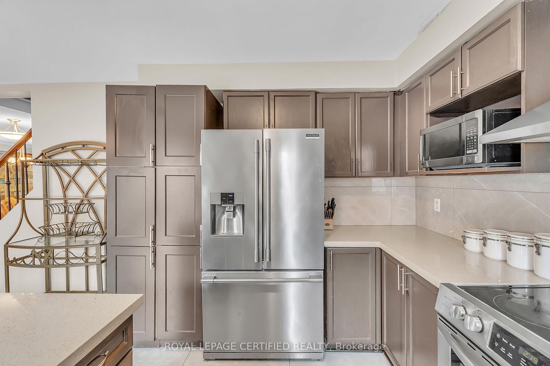 Photo 10 of 17 Chestermere Crescent, Brampton, Fletcher's Meadow — HOMEH