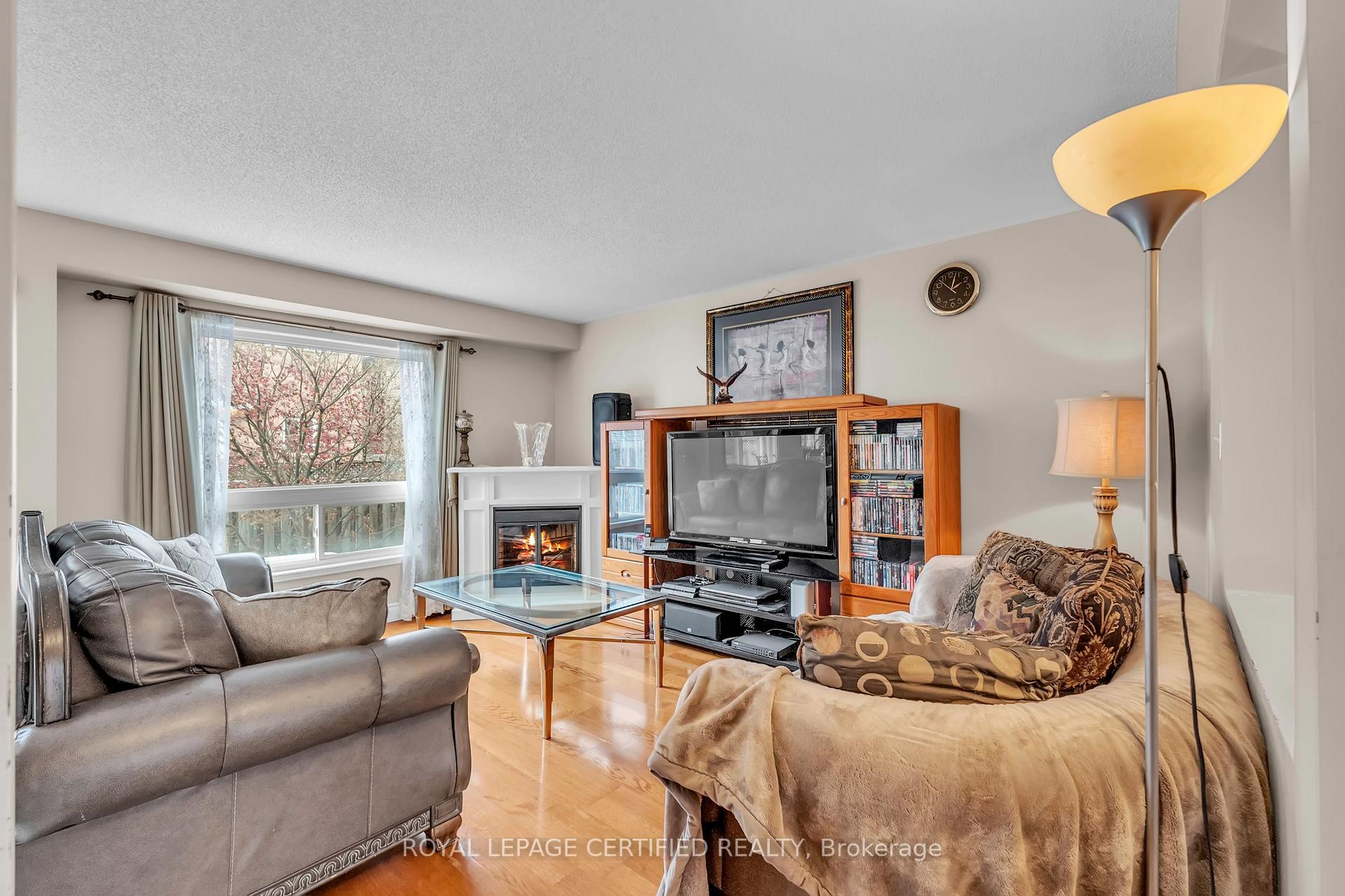 Photo 11 of 17 Chestermere Crescent, Brampton, Fletcher's Meadow — HOMEH