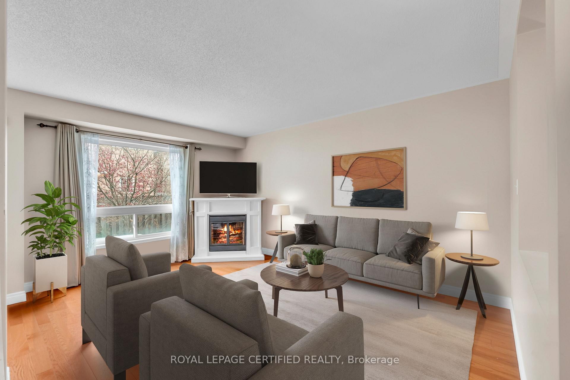 Photo 12 of 17 Chestermere Crescent, Brampton, Fletcher's Meadow — HOMEH