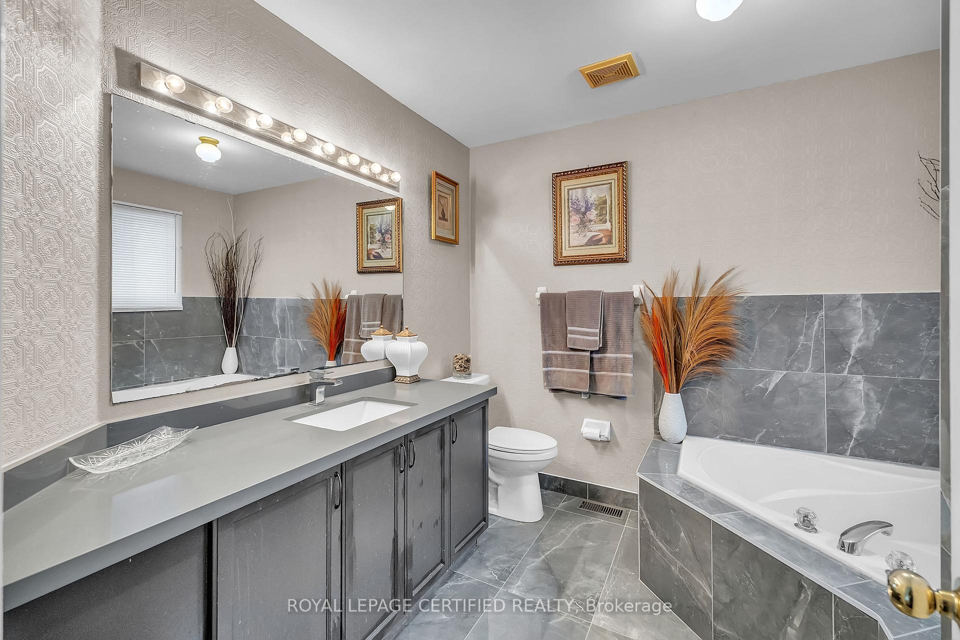 Photo 18 of 17 Chestermere Crescent, Brampton, Fletcher's Meadow — HOMEH