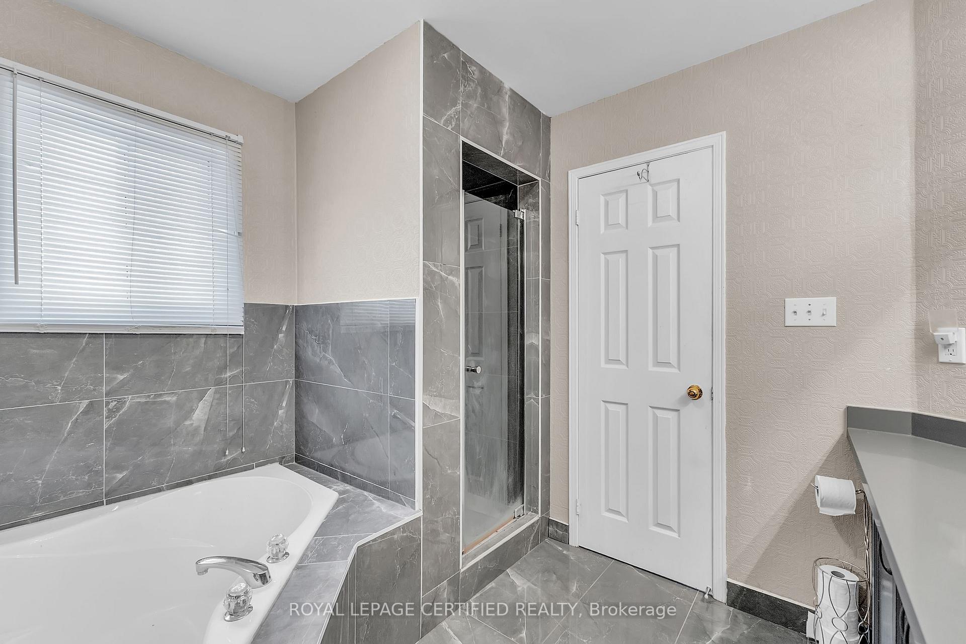 Photo 19 of 17 Chestermere Crescent, Brampton, Fletcher's Meadow — HOMEH