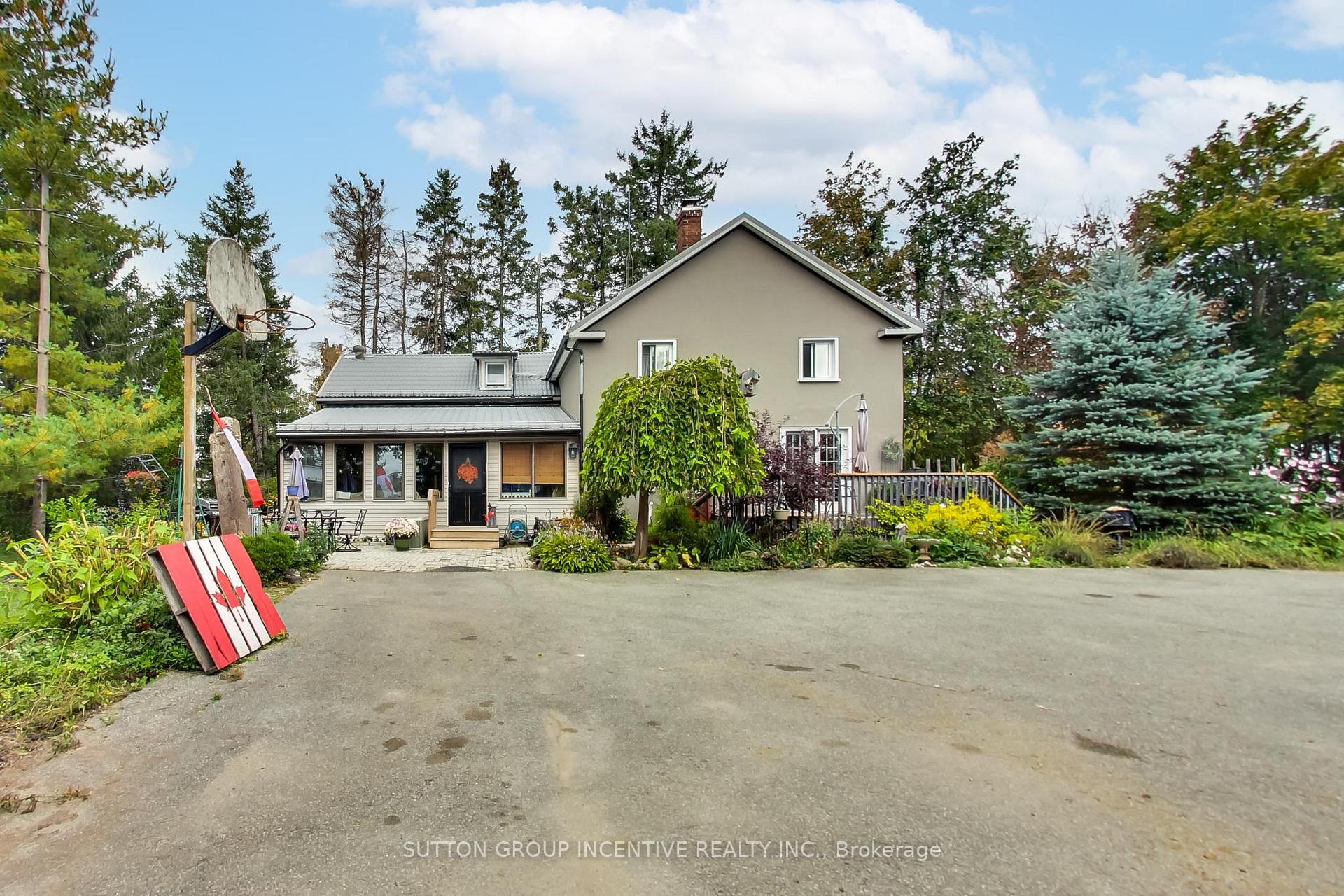 Photo of 1724 Penetanguishe Road