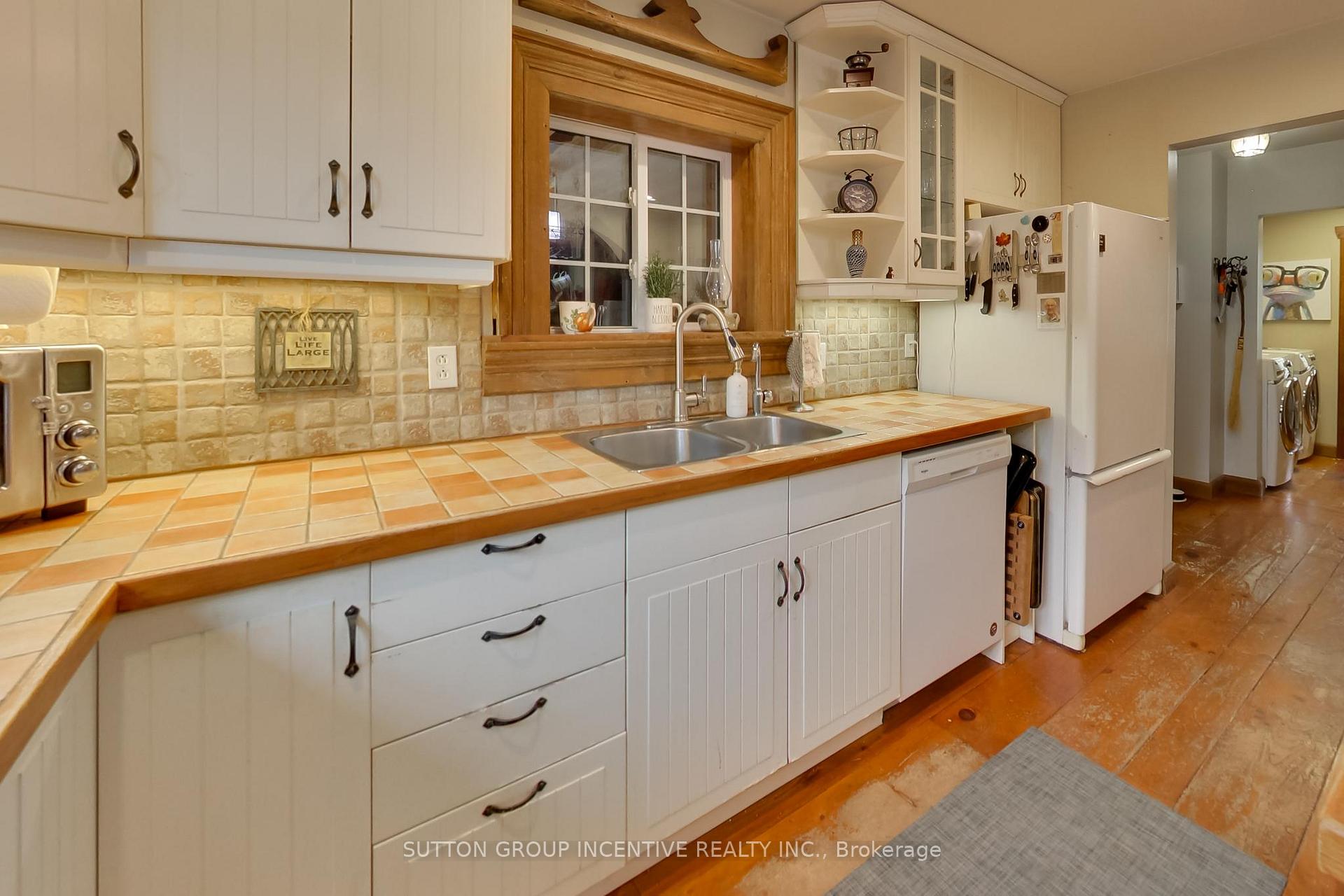 Photo 7 of 1724 Penetanguishe Road, Springwater, Rural Springwater — HOMEH