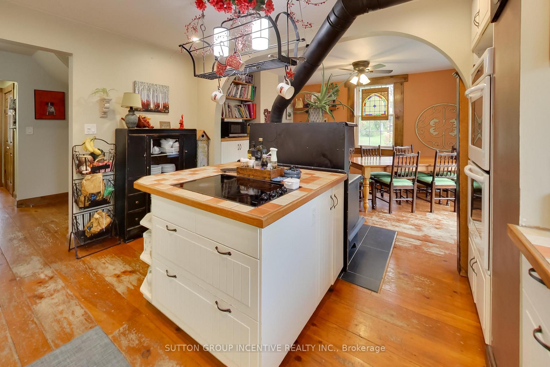 Photo 8 of 1724 Penetanguishe Road, Springwater, Rural Springwater — HOMEH