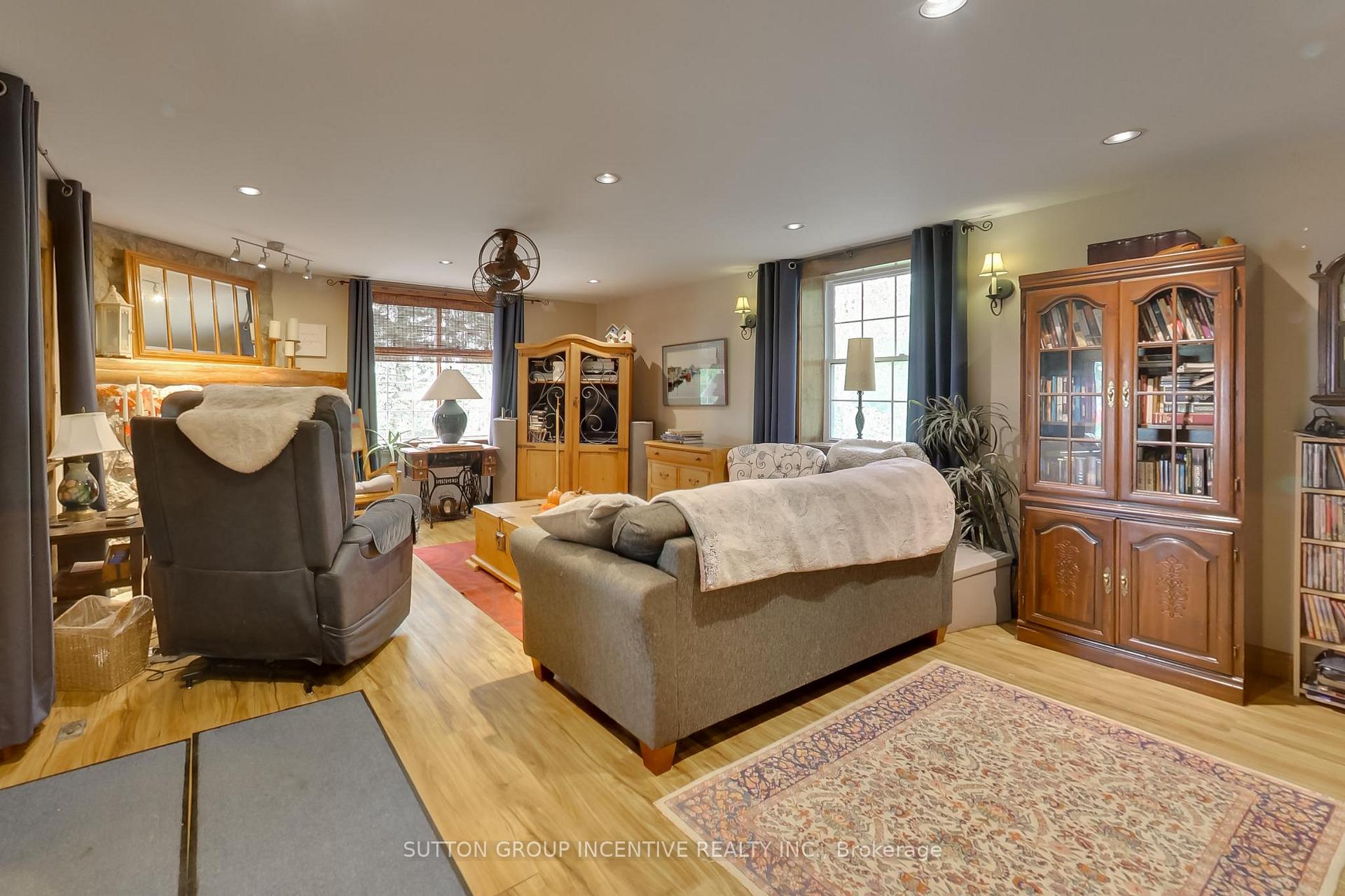 Photo 13 of 1724 Penetanguishe Road, Springwater, Rural Springwater — HOMEH