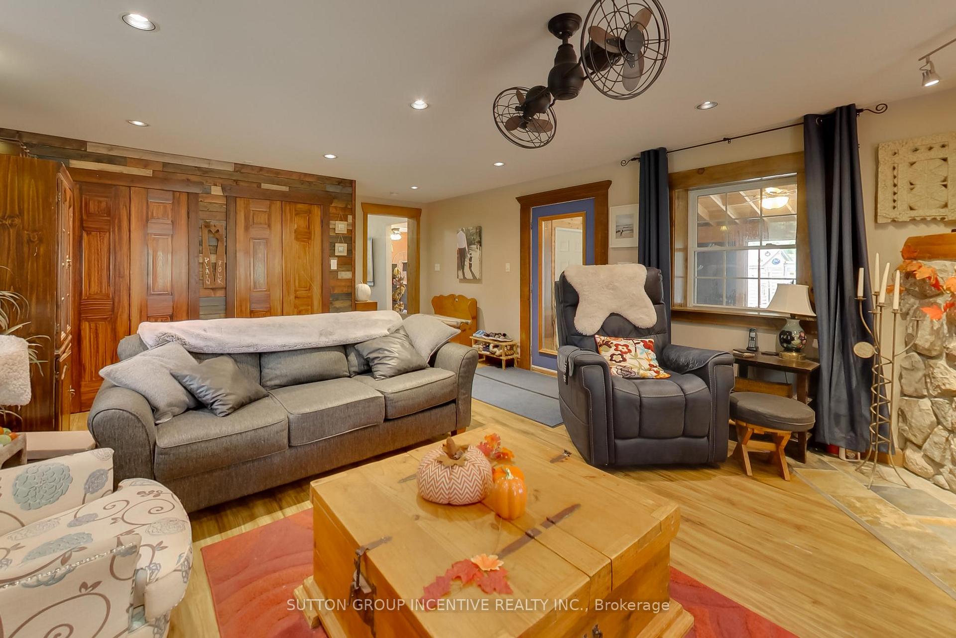 Photo 15 of 1724 Penetanguishe Road, Springwater, Rural Springwater — HOMEH