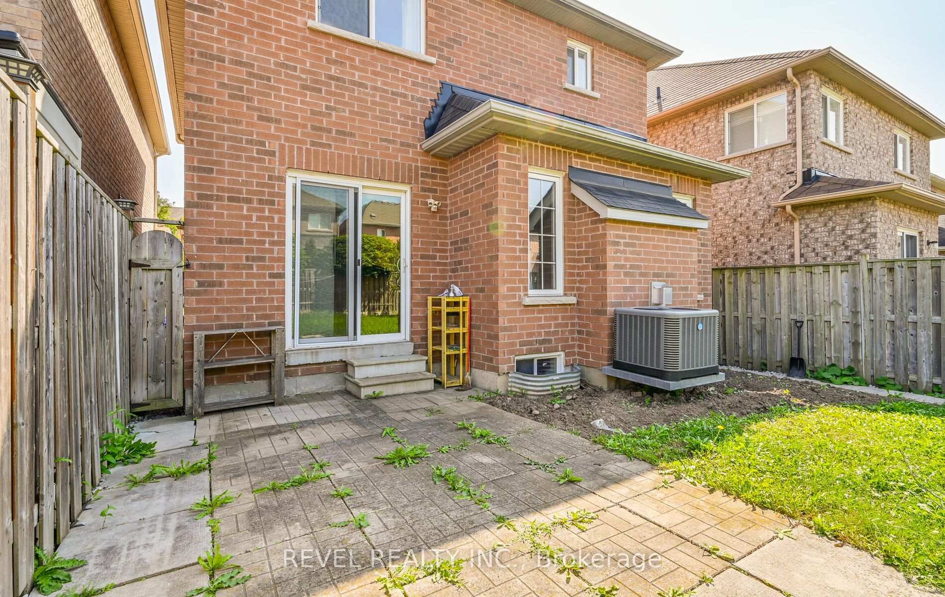 Photo 29 of 91 Oceanpearl Crescent, Whitby, Blue Grass Meadows — HOMEH