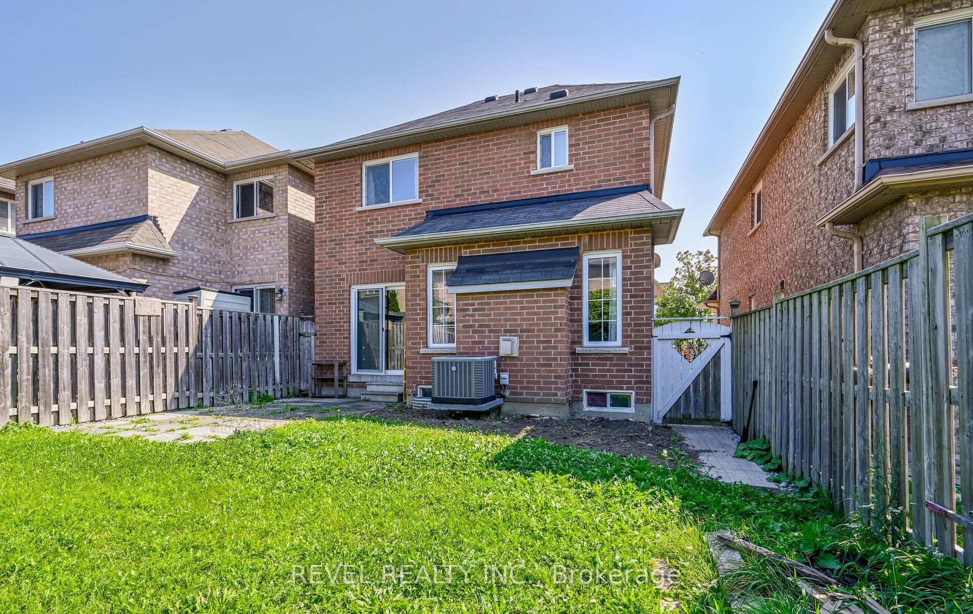 Photo 32 of 91 Oceanpearl Crescent, Whitby, Blue Grass Meadows — HOMEH