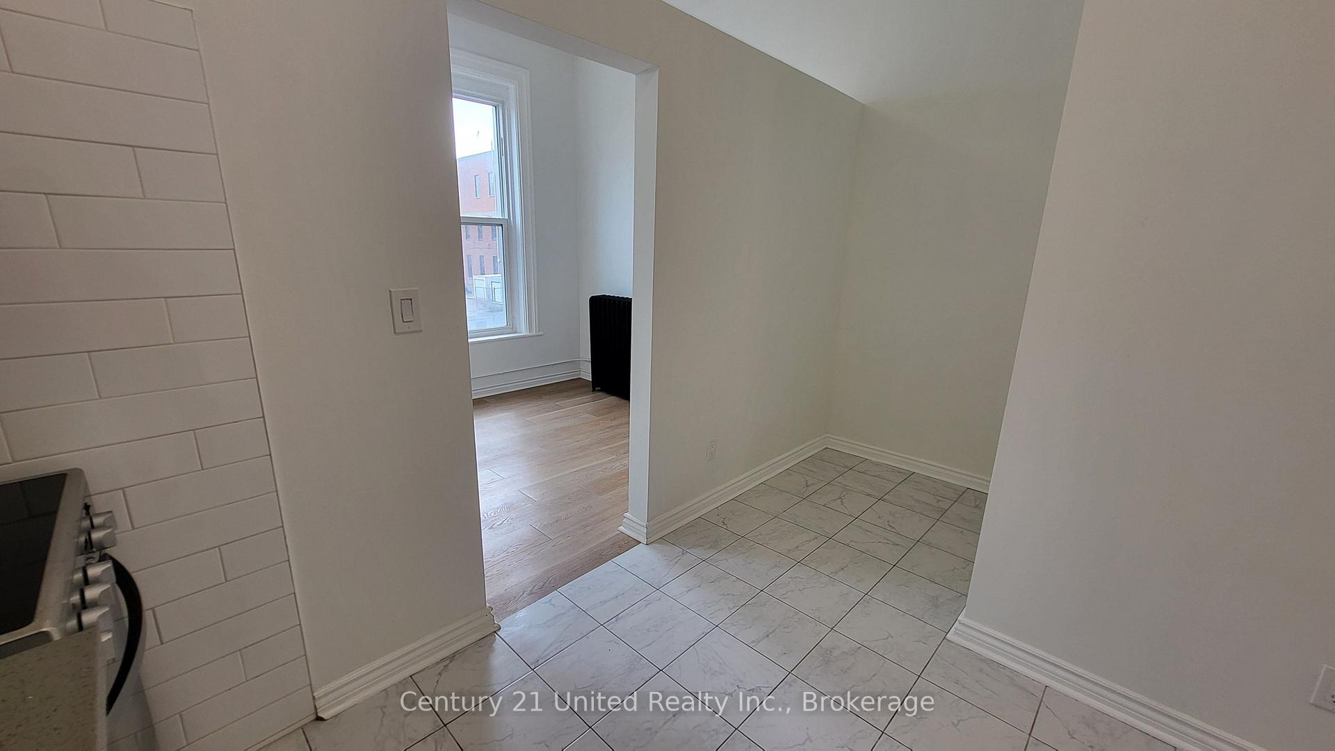 Photo 4 of Unit 11, 172.5 Hunter Street W, Peterborough, Town Ward 3 — HOMEH