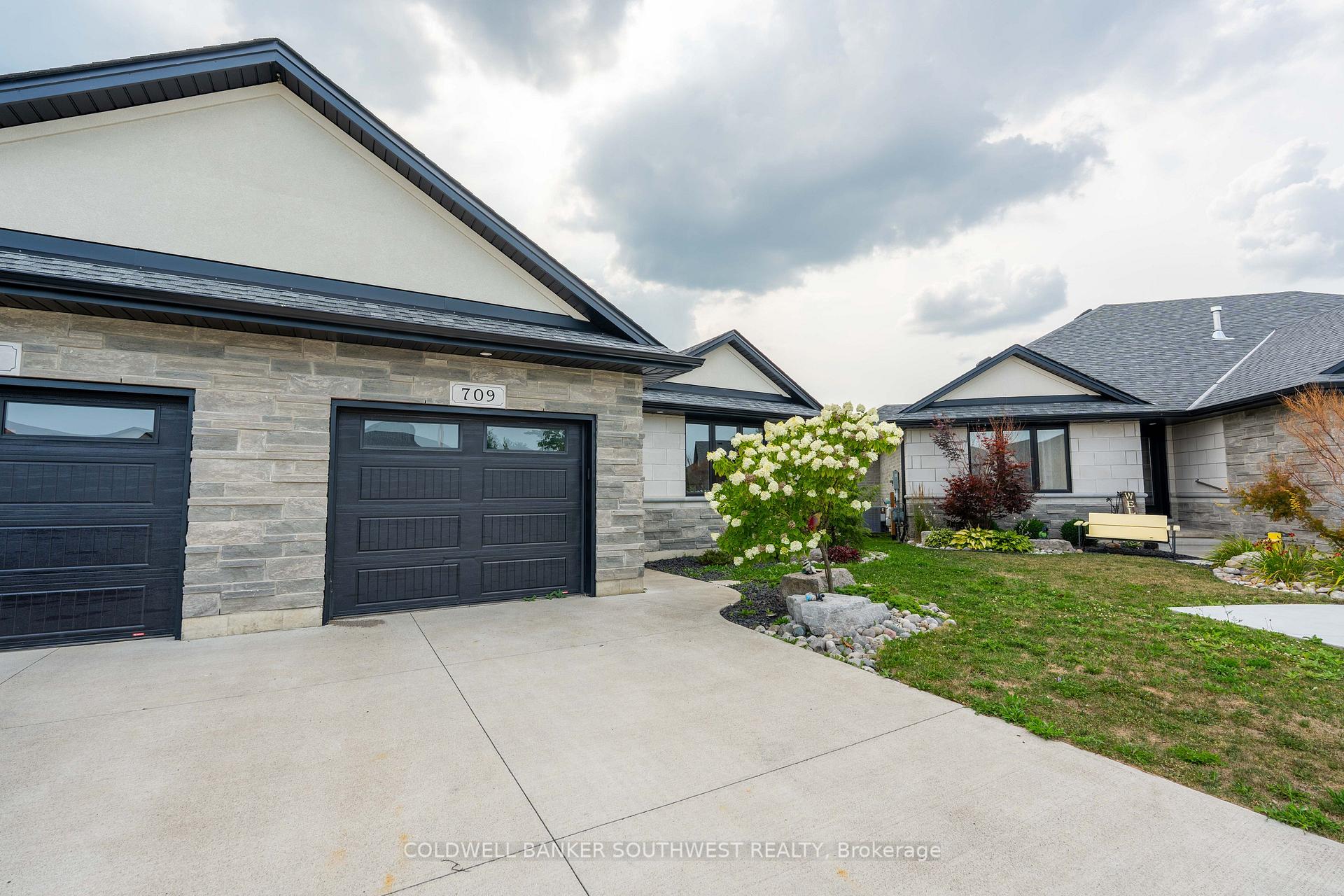 Photo 3 of 709 Ferdinands Crescent, Sarnia — HOMEH