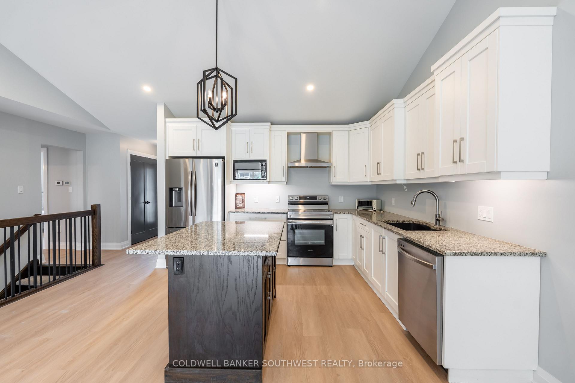 Photo 7 of 709 Ferdinands Crescent, Sarnia — HOMEH