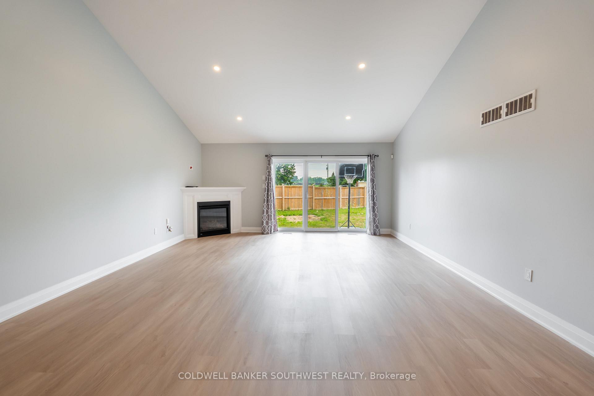 Photo 10 of 709 Ferdinands Crescent, Sarnia — HOMEH