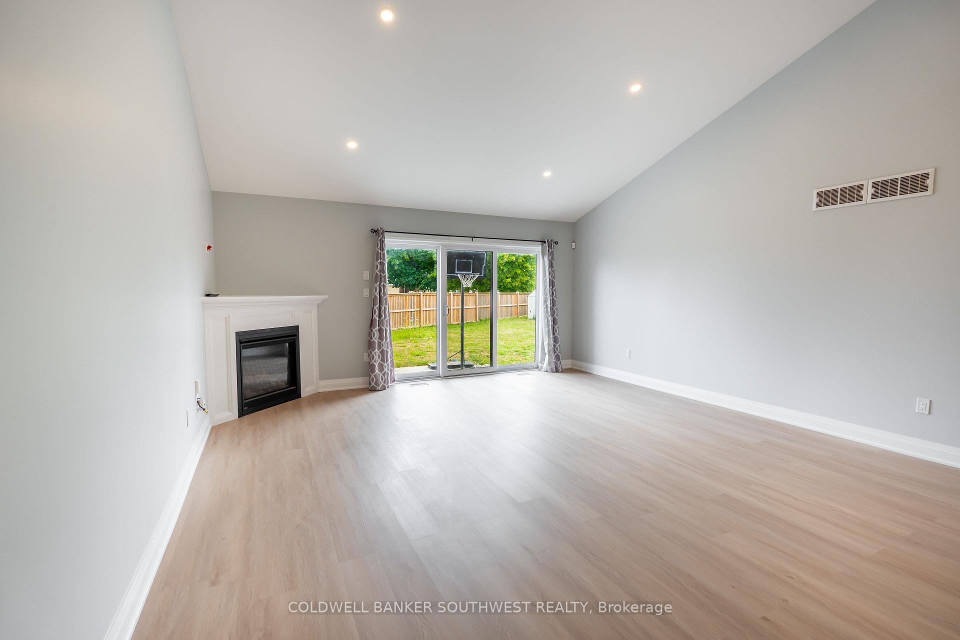 Photo 11 of 709 Ferdinands Crescent, Sarnia — HOMEH