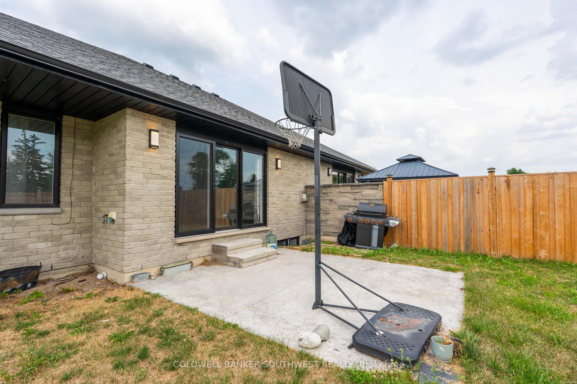 Photo 33 of 709 Ferdinands Crescent, Sarnia — HOMEH