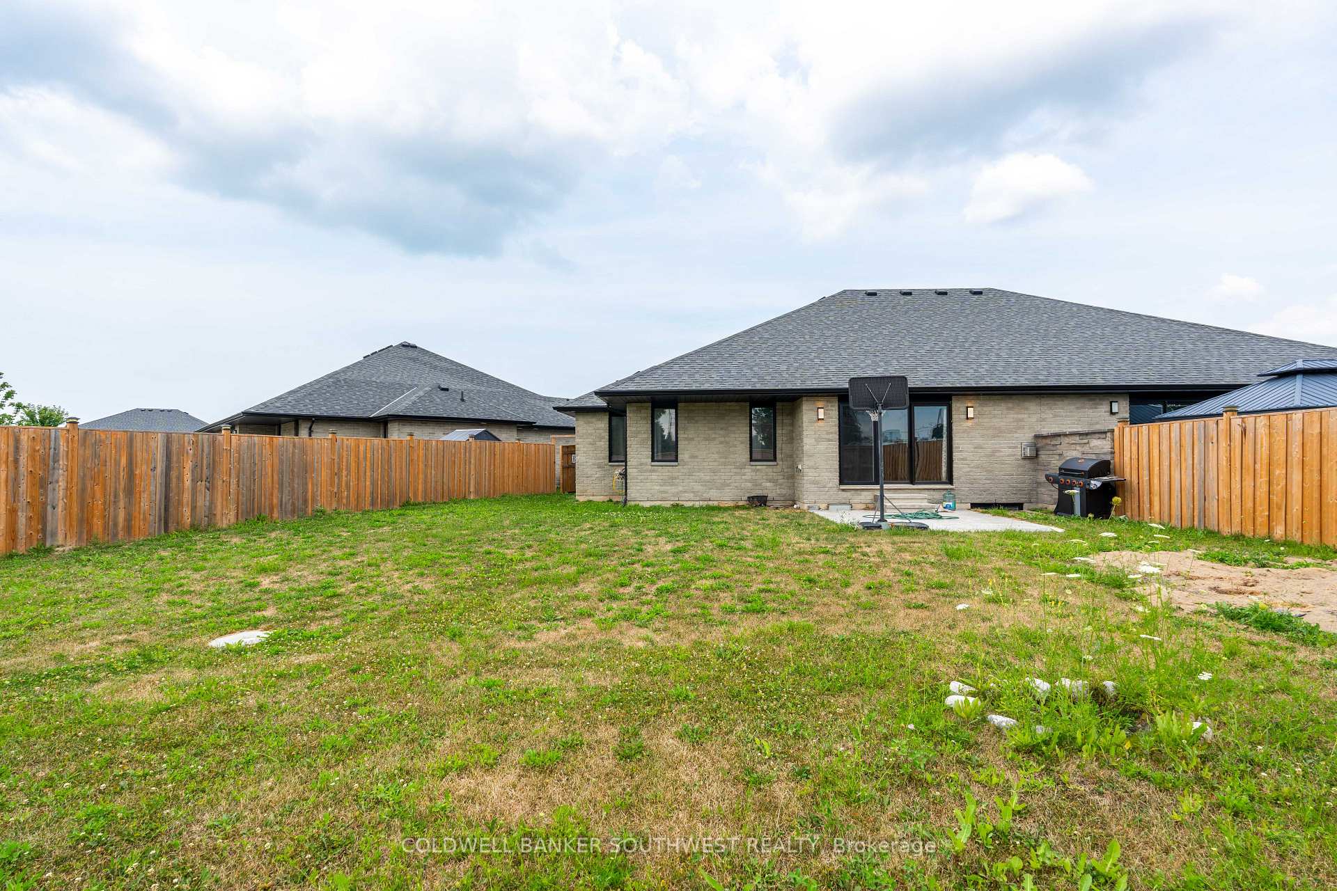 Photo 36 of 709 Ferdinands Crescent, Sarnia — HOMEH