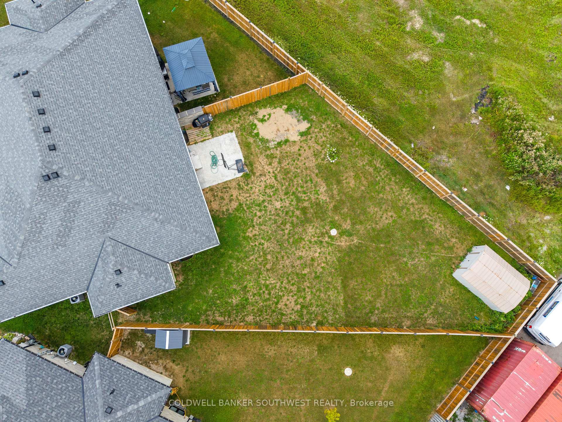 Photo 38 of 709 Ferdinands Crescent, Sarnia — HOMEH