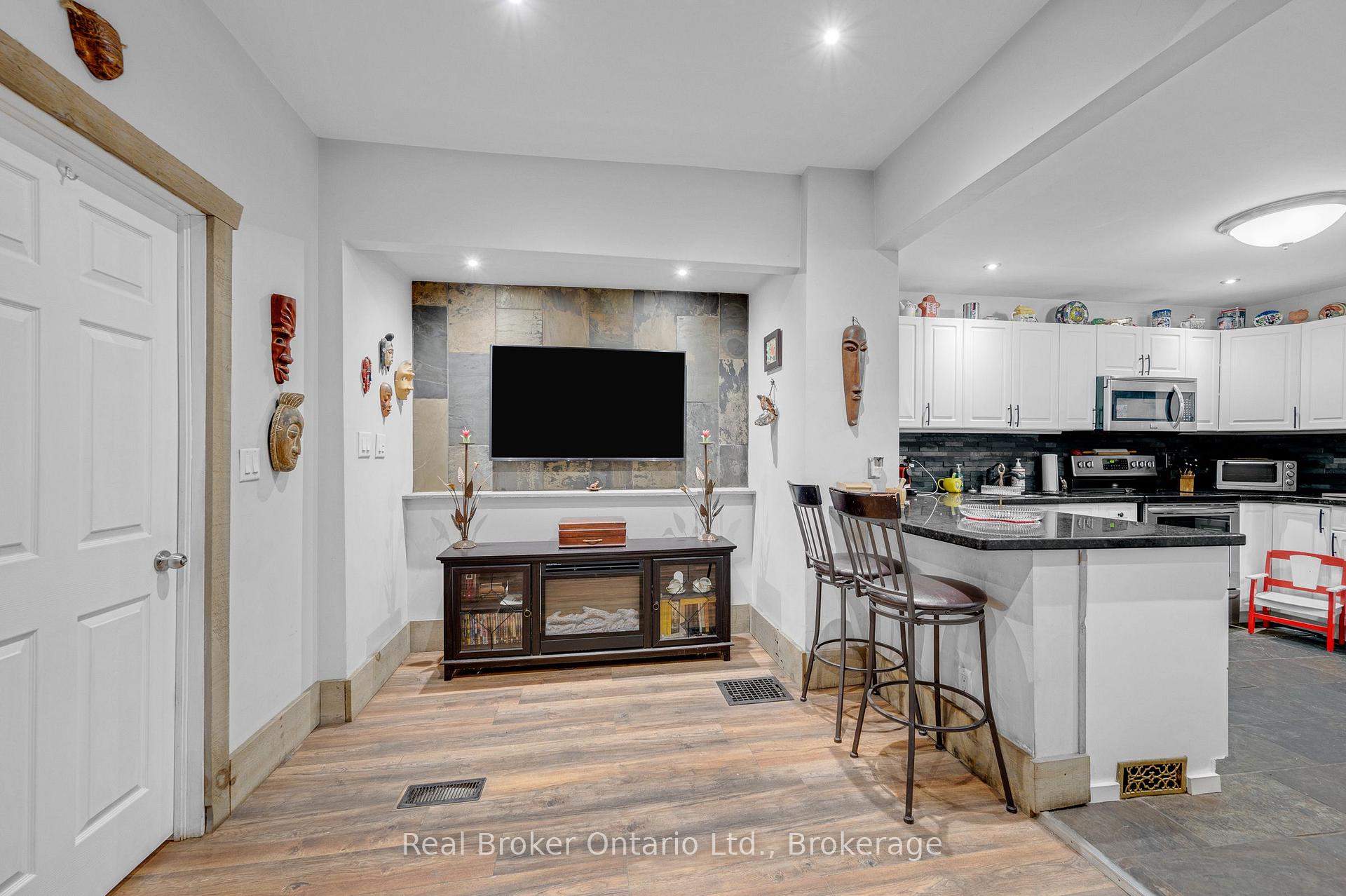 Photo 9 of 466 Cannon Street E, Hamilton, Gibson — HOMEH