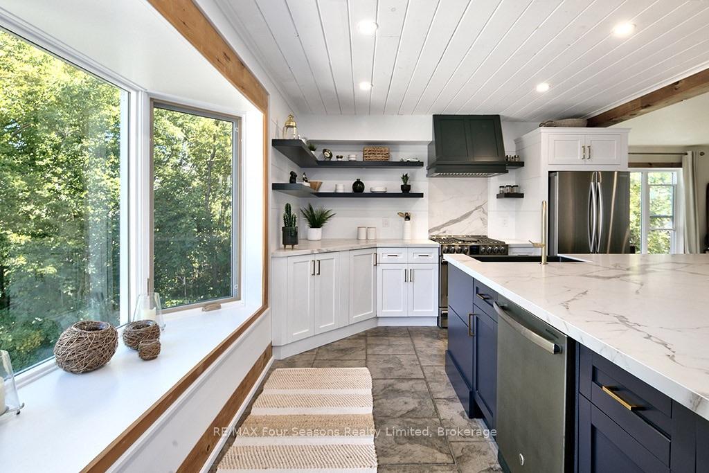 Photo 13 of 190 Lakeshore Road E, Blue Mountains — HOMEH