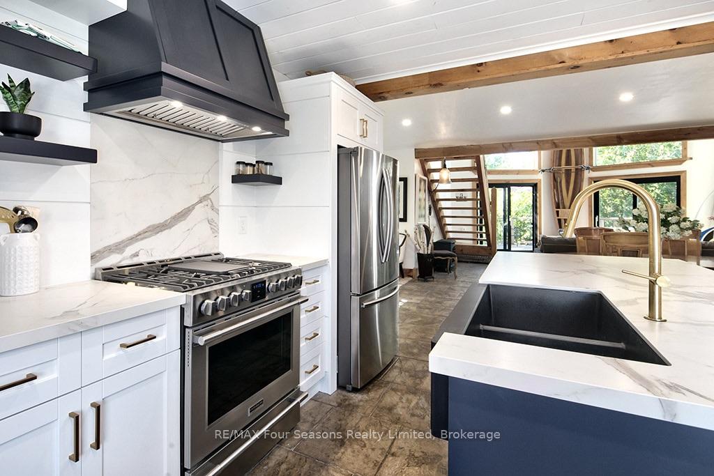 Photo 14 of 190 Lakeshore Road E, Blue Mountains — HOMEH