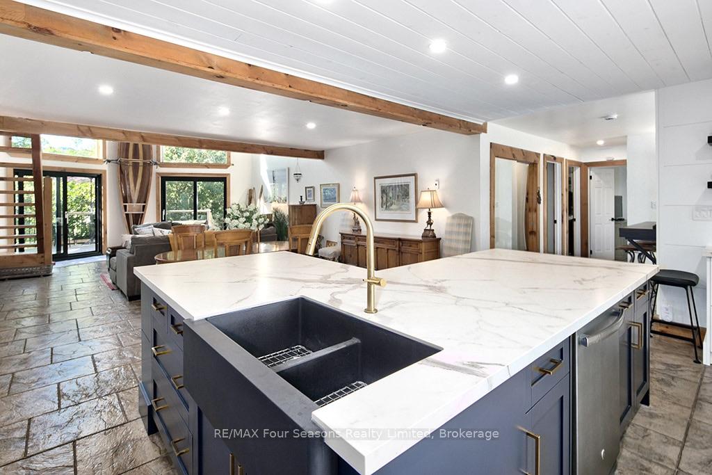 Photo 15 of 190 Lakeshore Road E, Blue Mountains — HOMEH