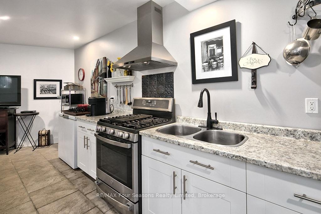Photo 45 of 190 Lakeshore Road E, Blue Mountains — HOMEH