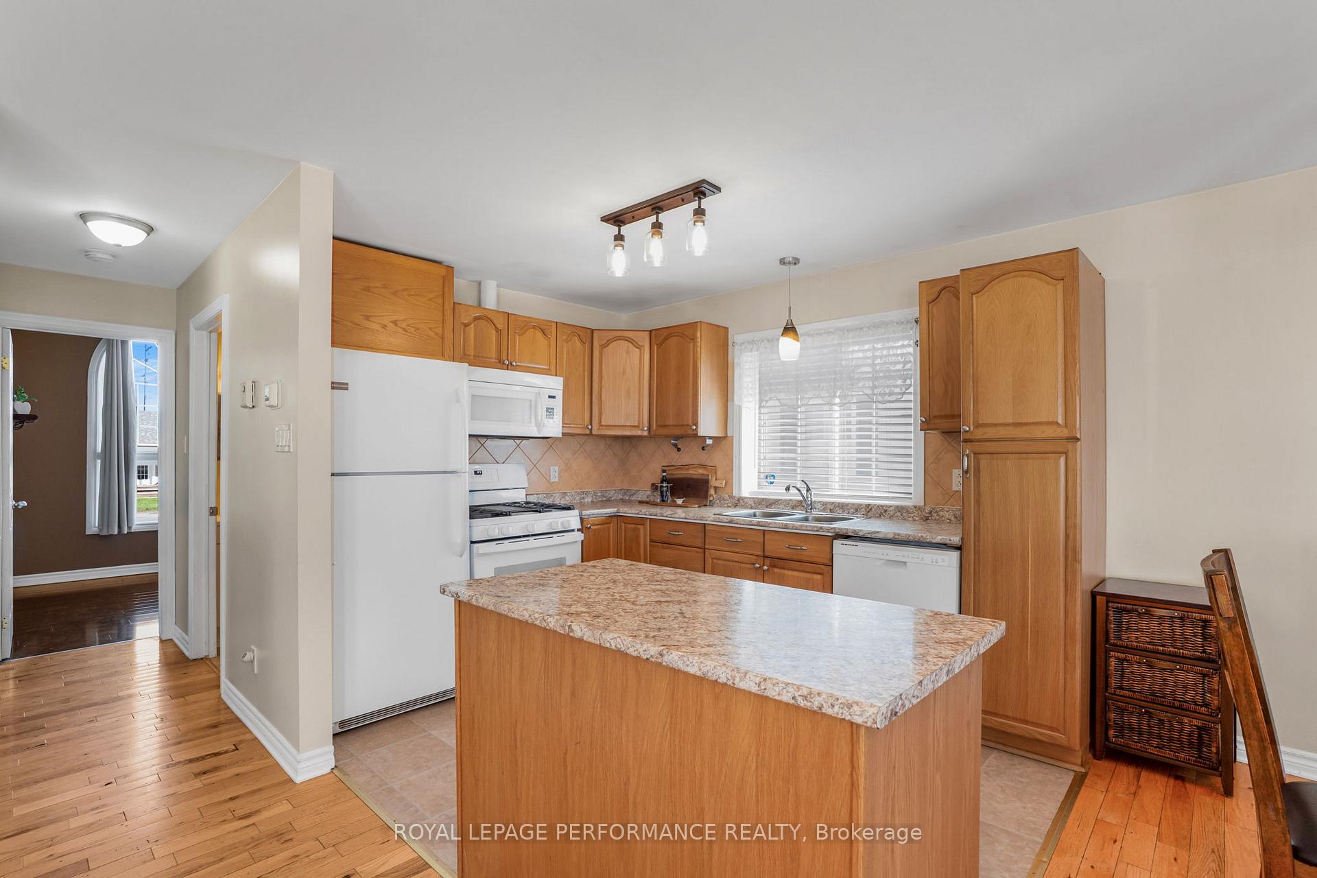 Photo 5 of 40 Lori Lane, North Dundas, Chesterville — HOMEH