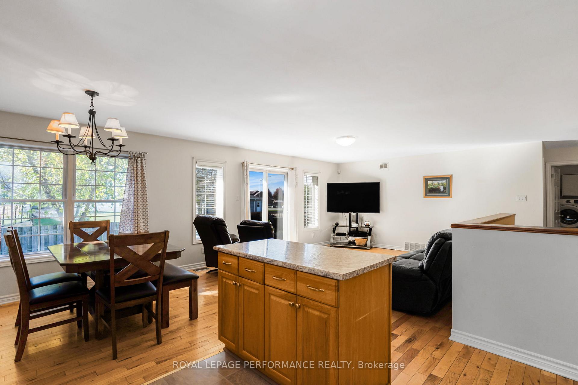 Photo 12 of 40 Lori Lane, North Dundas, Chesterville — HOMEH