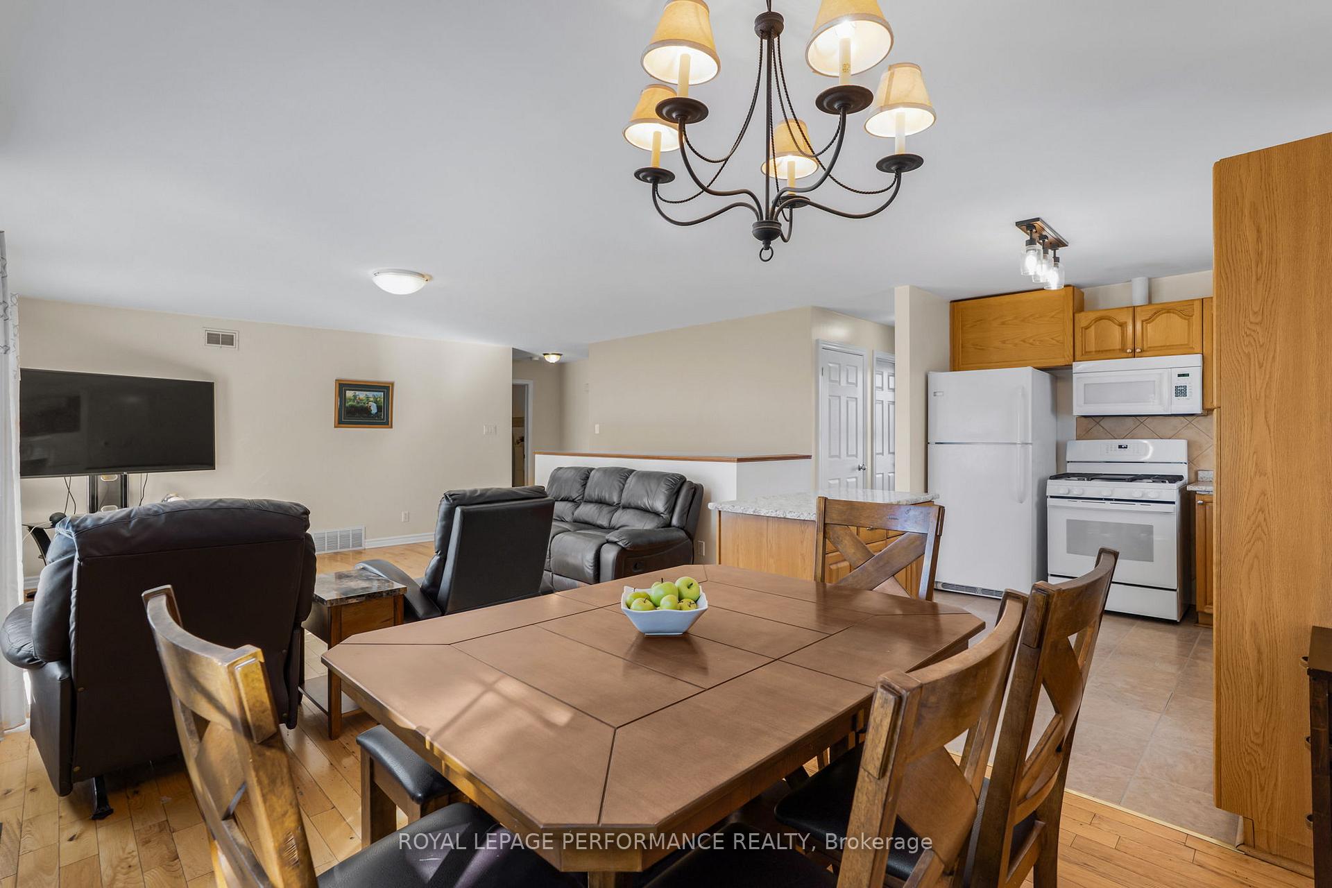 Photo 15 of 40 Lori Lane, North Dundas, Chesterville — HOMEH