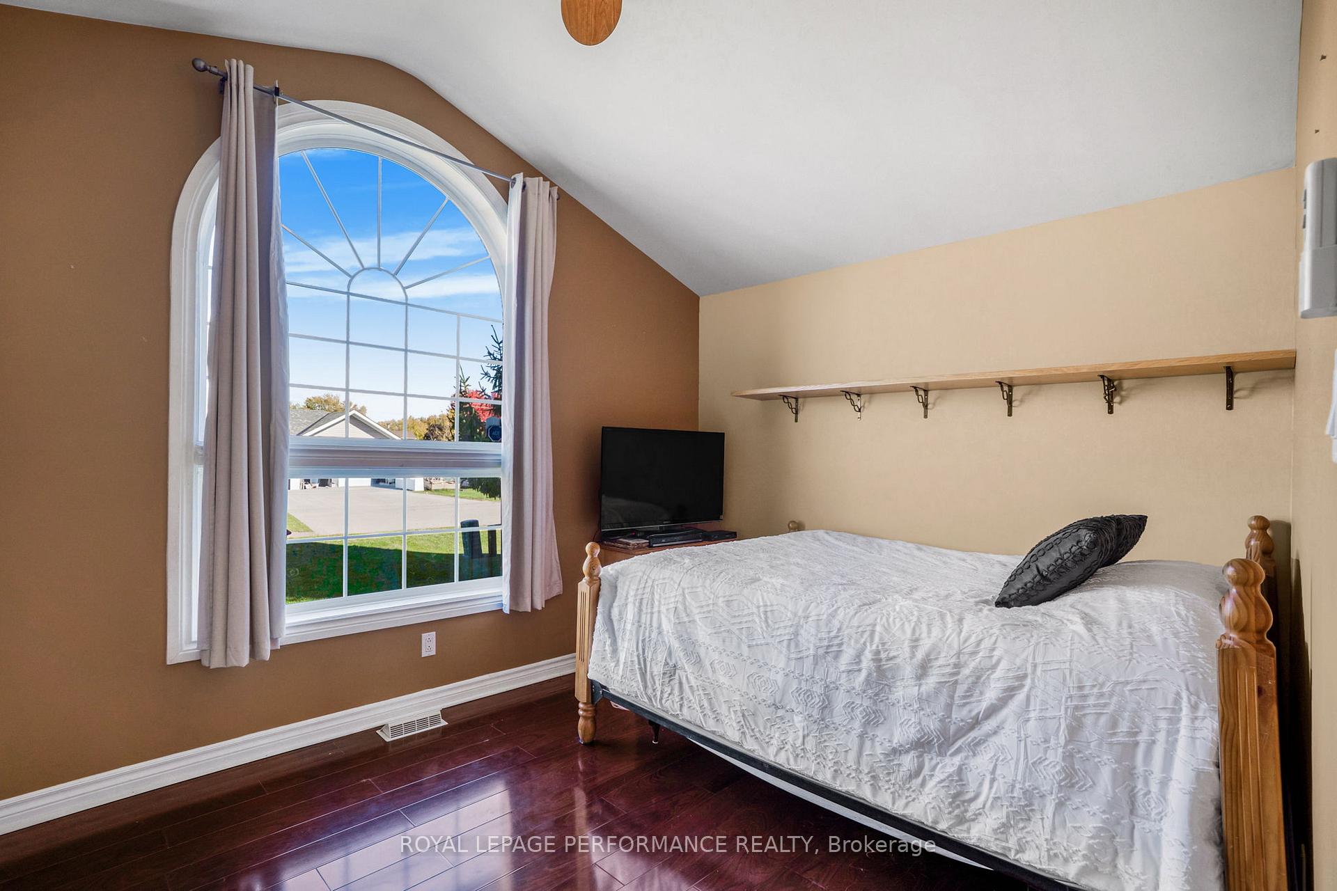Photo 19 of 40 Lori Lane, North Dundas, Chesterville — HOMEH