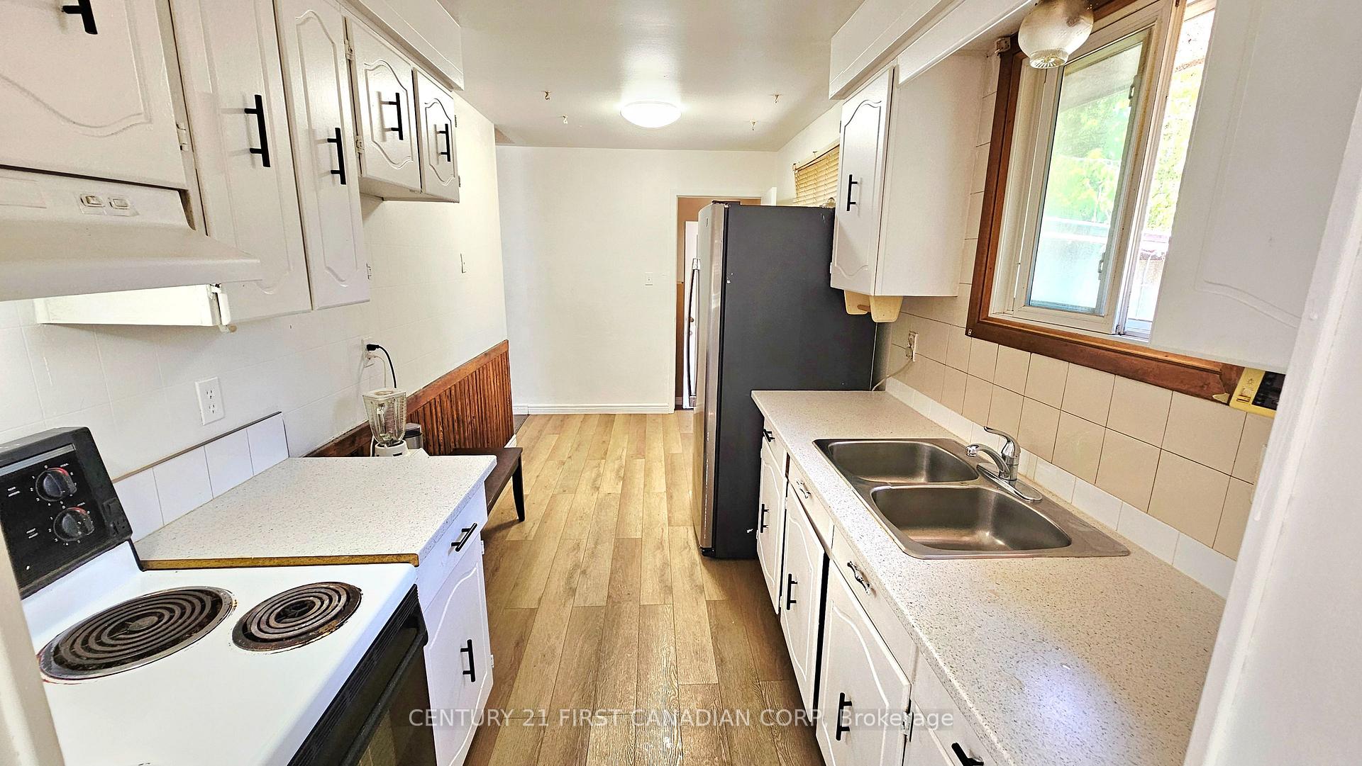 Photo 5 of 17 Edgemere Crescent, London, South T — HOMEH