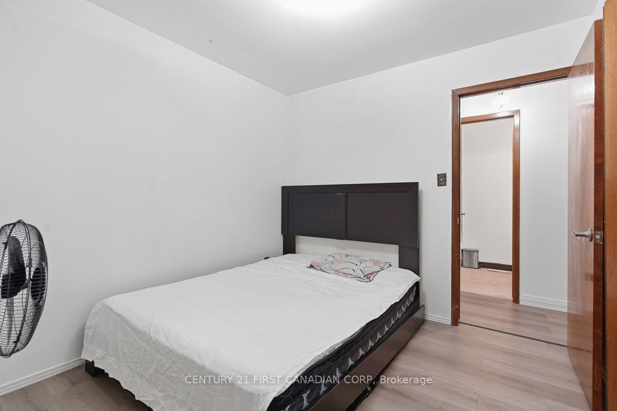 Photo 6 of 17 Edgemere Crescent, London, South T — HOMEH