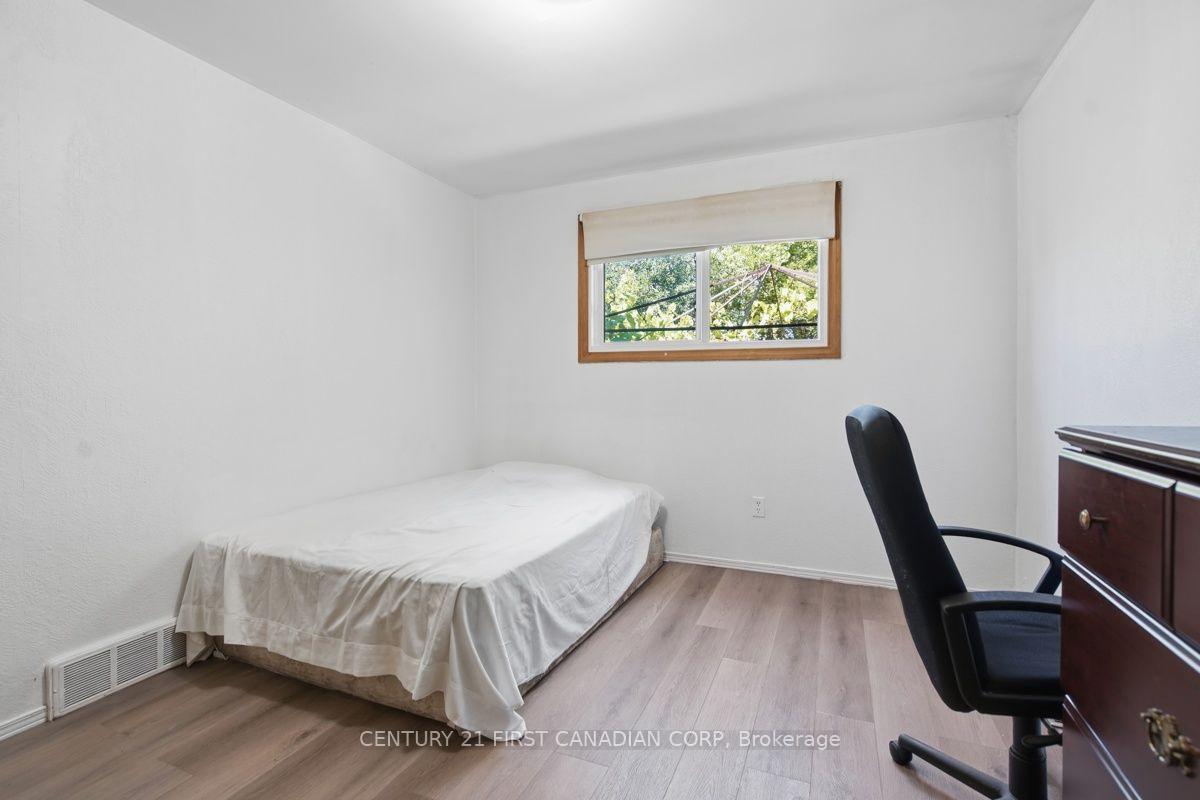 Photo 7 of 17 Edgemere Crescent, London, South T — HOMEH