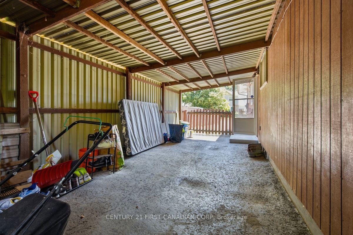 Photo 9 of 17 Edgemere Crescent, London, South T — HOMEH