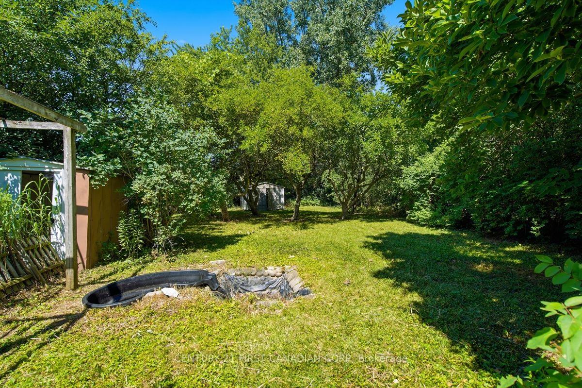 Photo 12 of 17 Edgemere Crescent, London, South T — HOMEH
