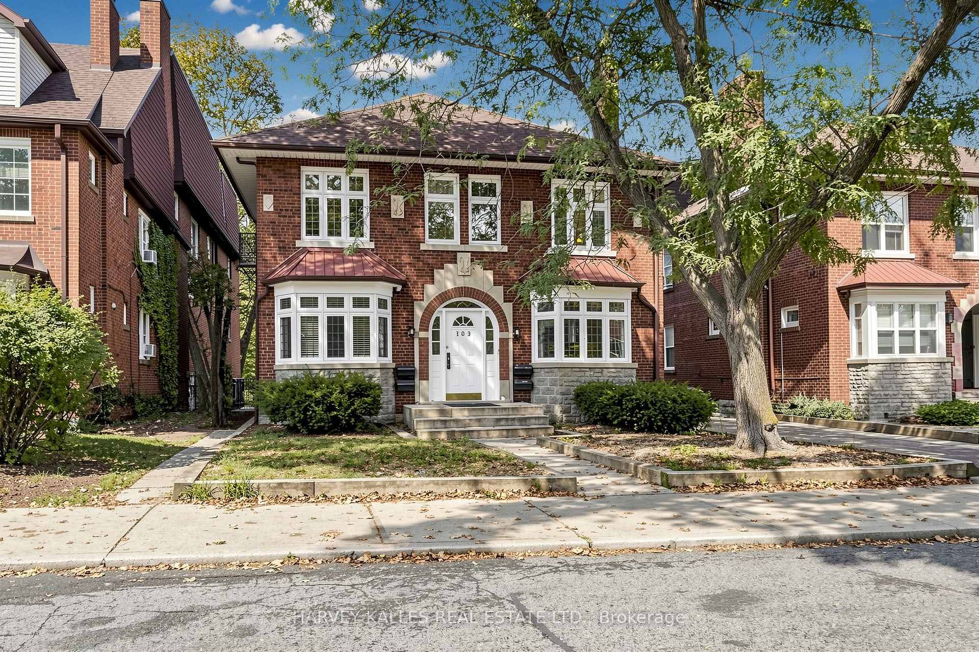 Photo 4 of Unit North 2nd, 163 Highbourne Road N, Toronto, Yonge-Eglinton — HOMEH