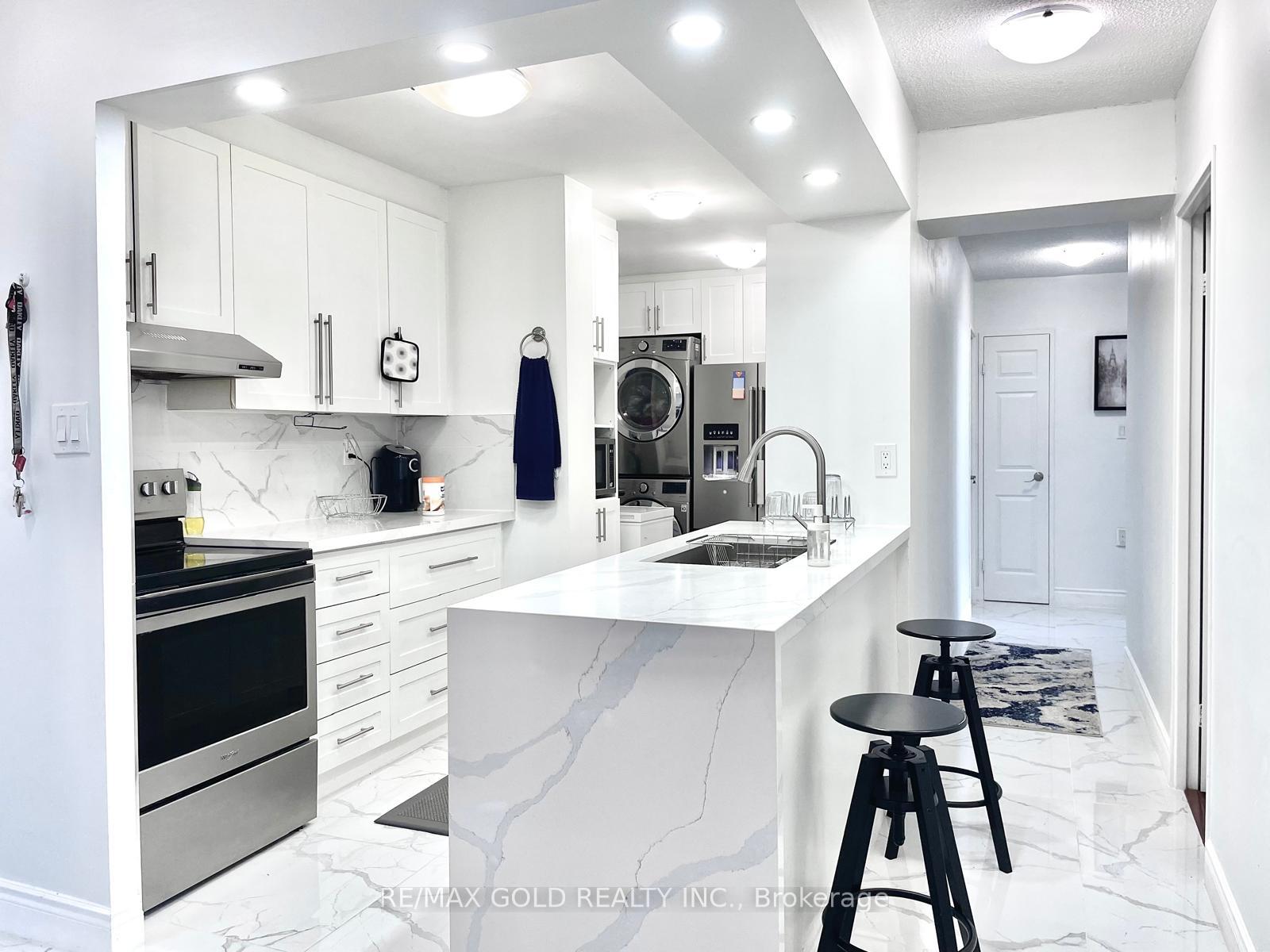 Photo 3 of Unit 1611, 390 Dixon Road, Etobicoke, Kingsview Village-The Westway — HOMEH