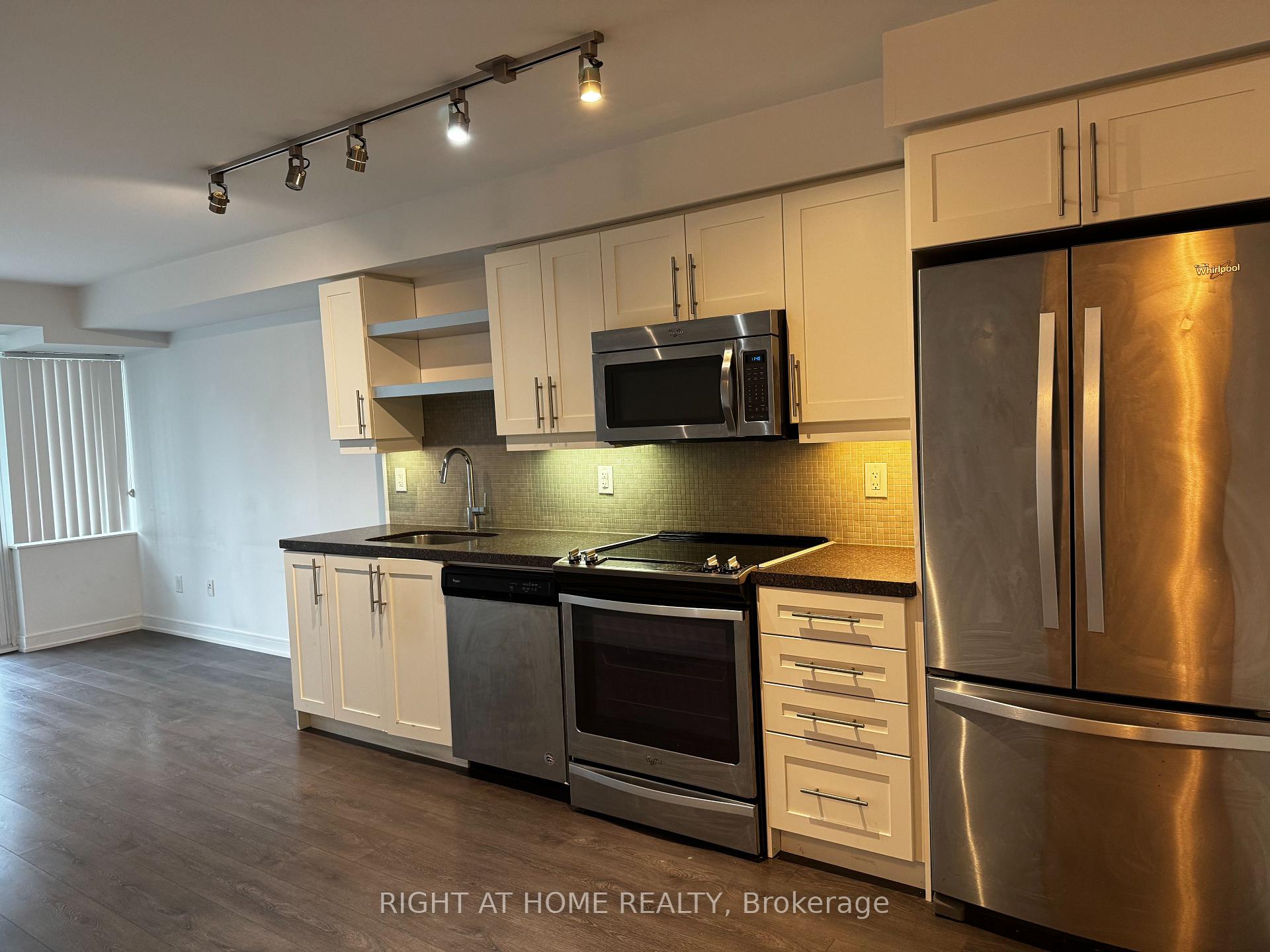 Photo 5 of Unit 723, 525 Adelaide Street W, Toronto, Waterfront Communities — HOMEH