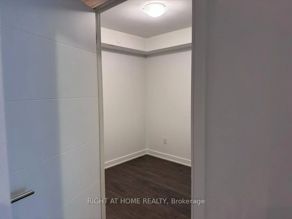Photo 6 of Unit 723, 525 Adelaide Street W, Toronto, Waterfront Communities — HOMEH