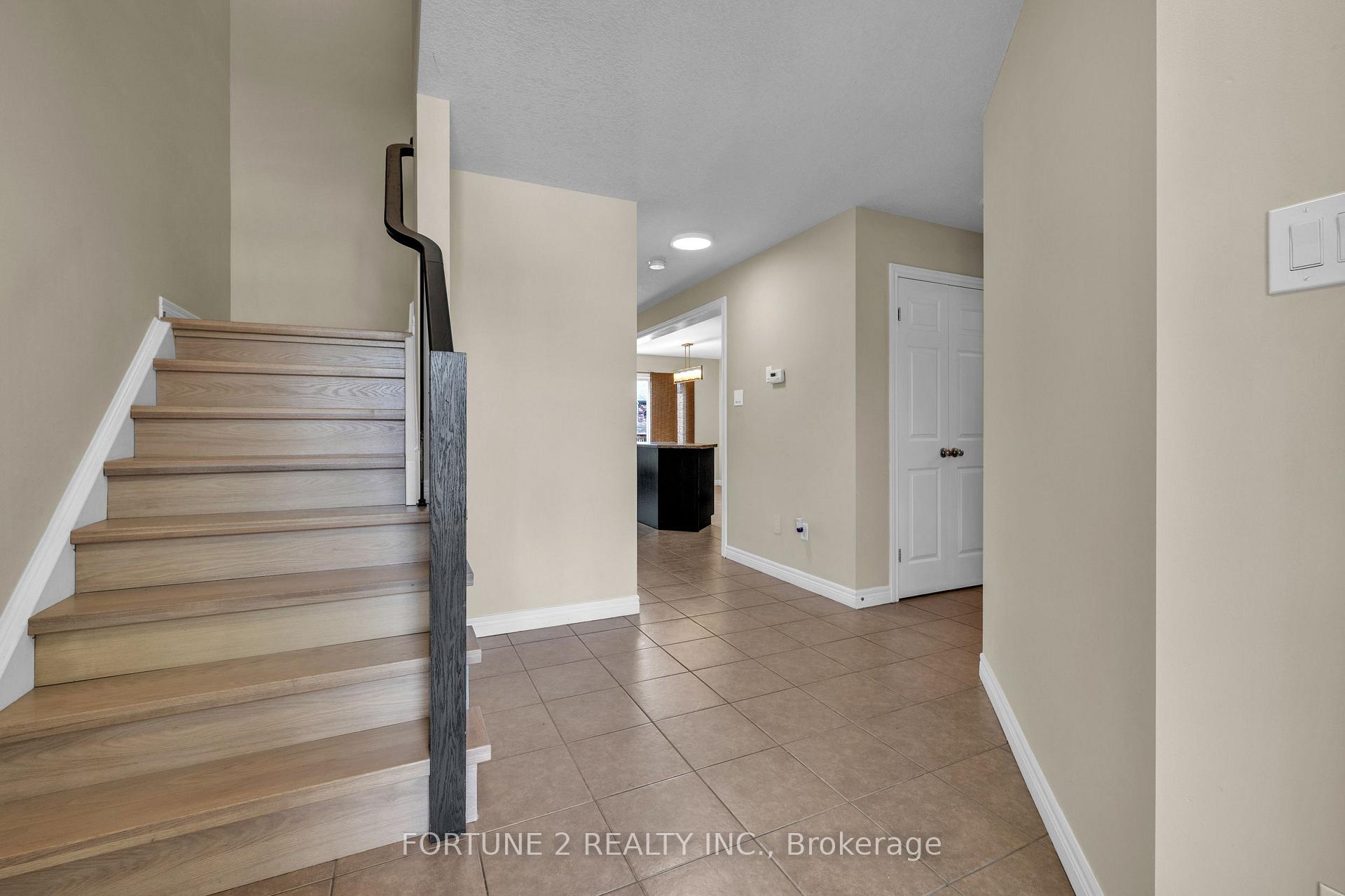 Photo 9 of 2901 Lemieux Walk, London, South W — HOMEH