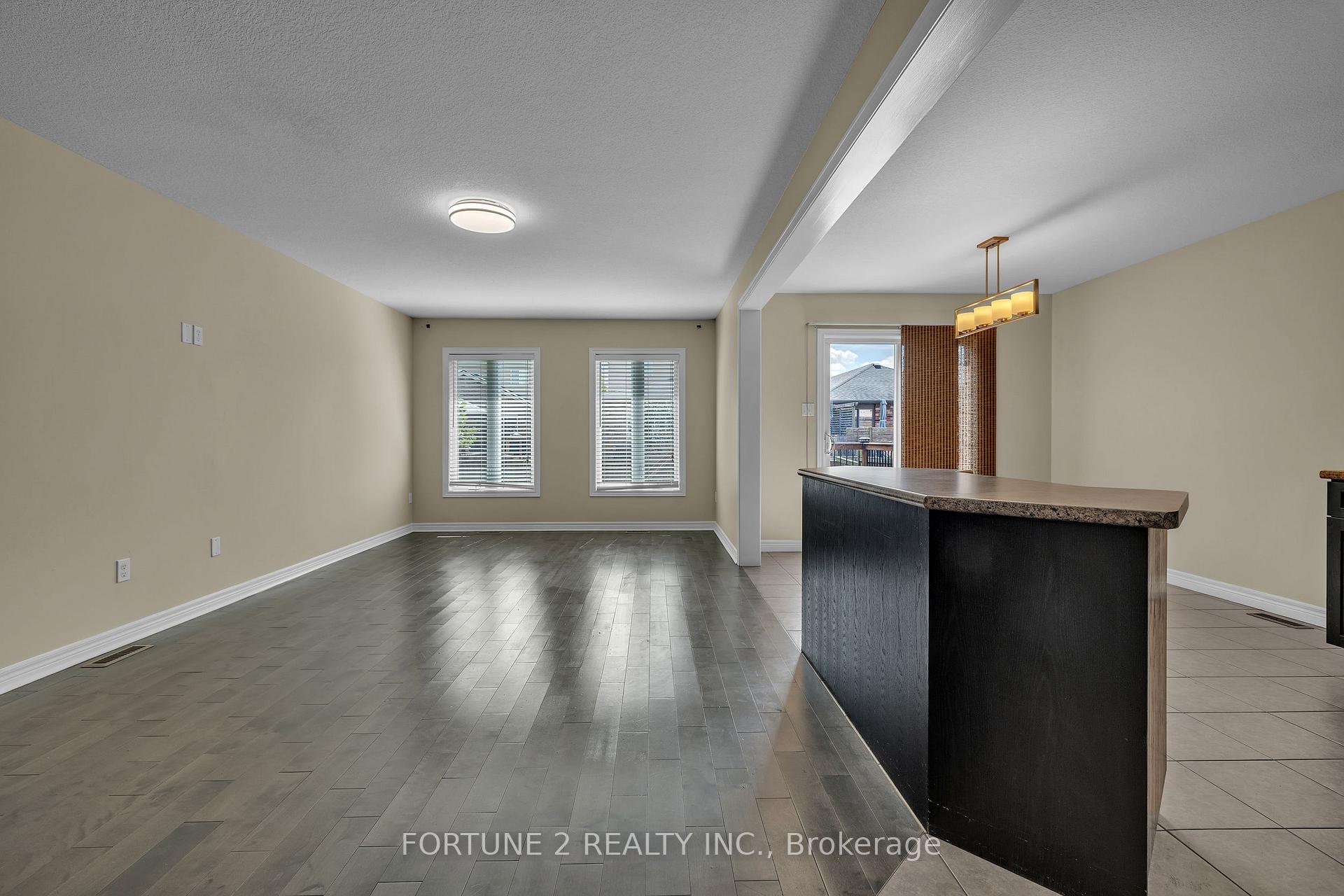 Photo 10 of 2901 Lemieux Walk, London, South W — HOMEH